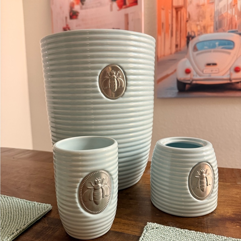 French Provincial Shabby Chic 3-Piece Bathroom Accessory Set in Parisian Blue